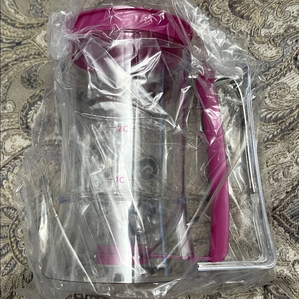 Batter Dispenser with Pink Lid New in box. Holds 4 cups